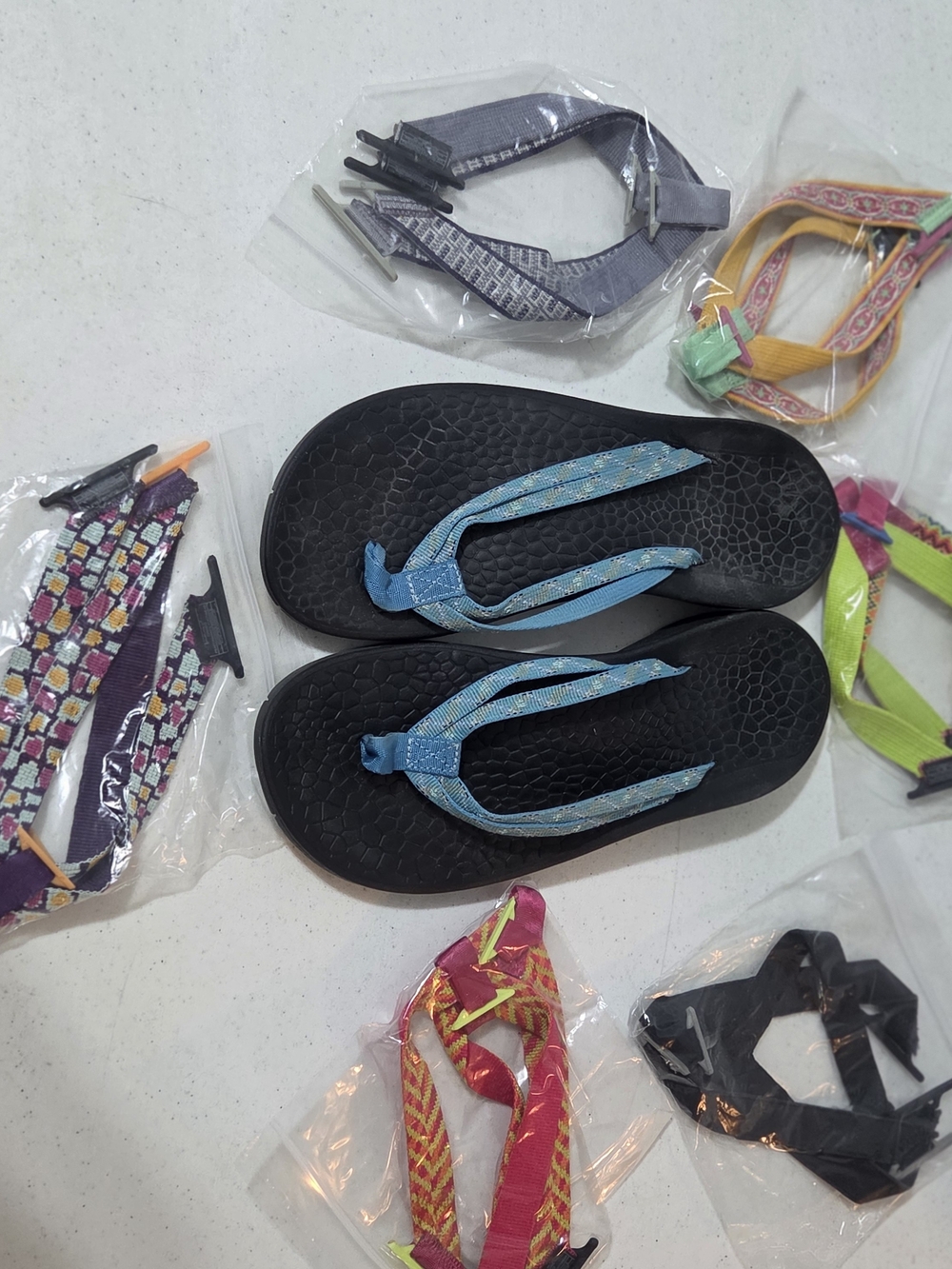 Chaco Reversiflip Black Sandals, Size 10, with 7 New Interchangeable Straps